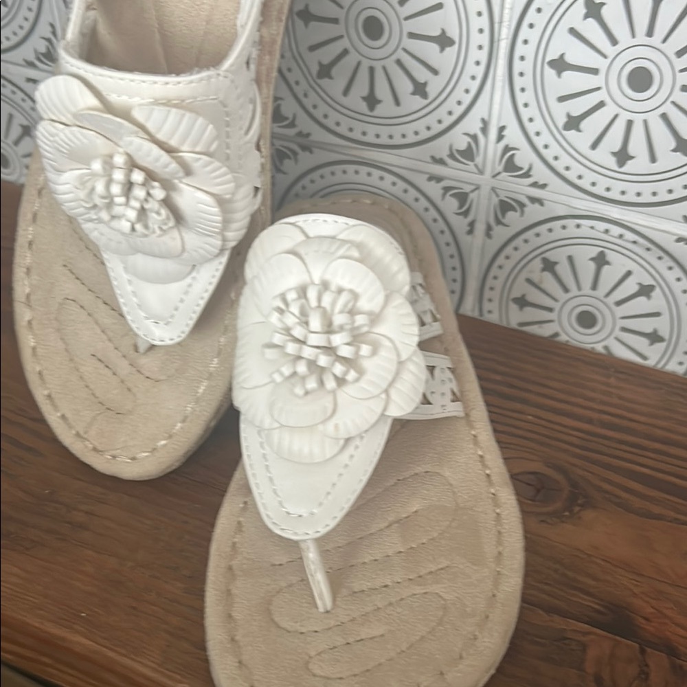 Cliffs by WHITE MOUNTAIN White and Tan Thong Sandals